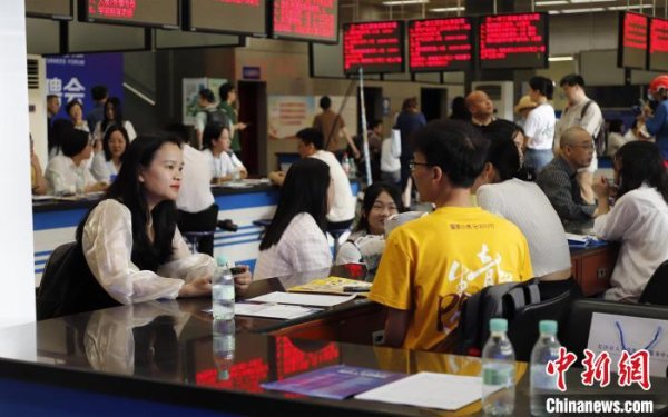 配资炒股中心 50余家企业借海归论坛全球招揽国际化人才